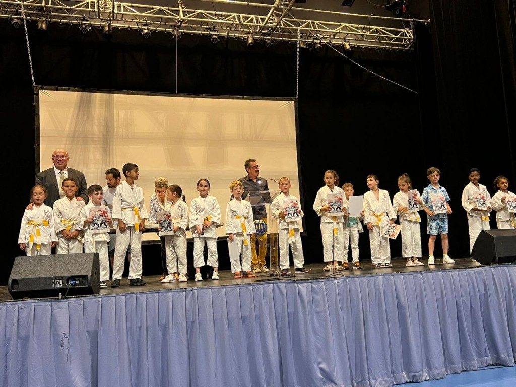 Image de l'actu 'Cérémonie de remise des diplômes et trophées 30 juin :'
